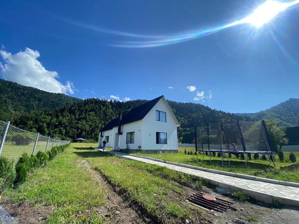 White House Near Sadgeri *