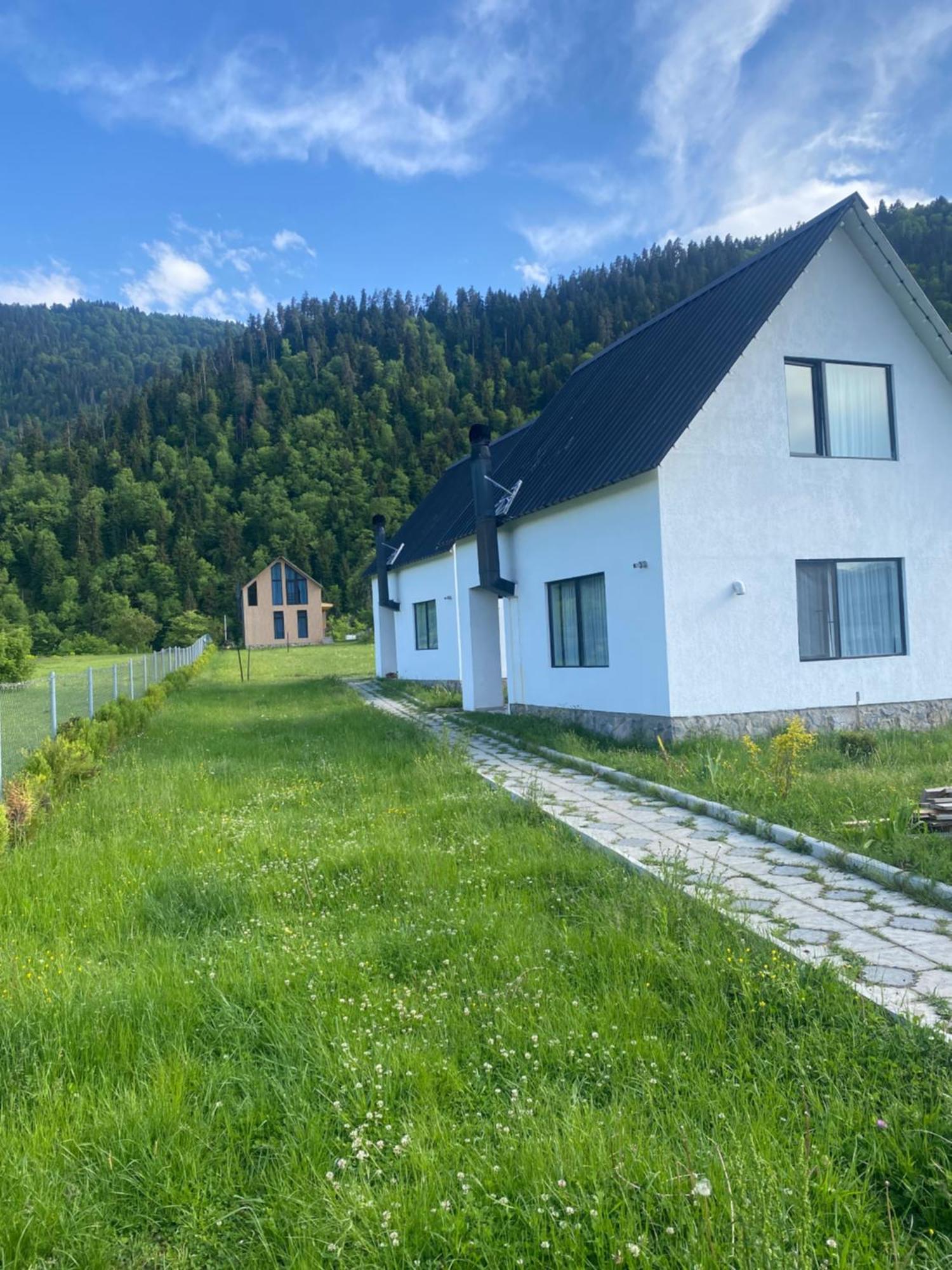 White House Near Sadgeri *